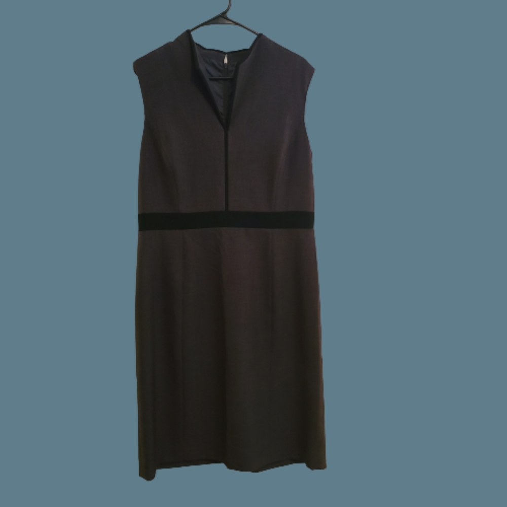 NWOT Preston & York Split V-Neck Sleeveless Shift Dress